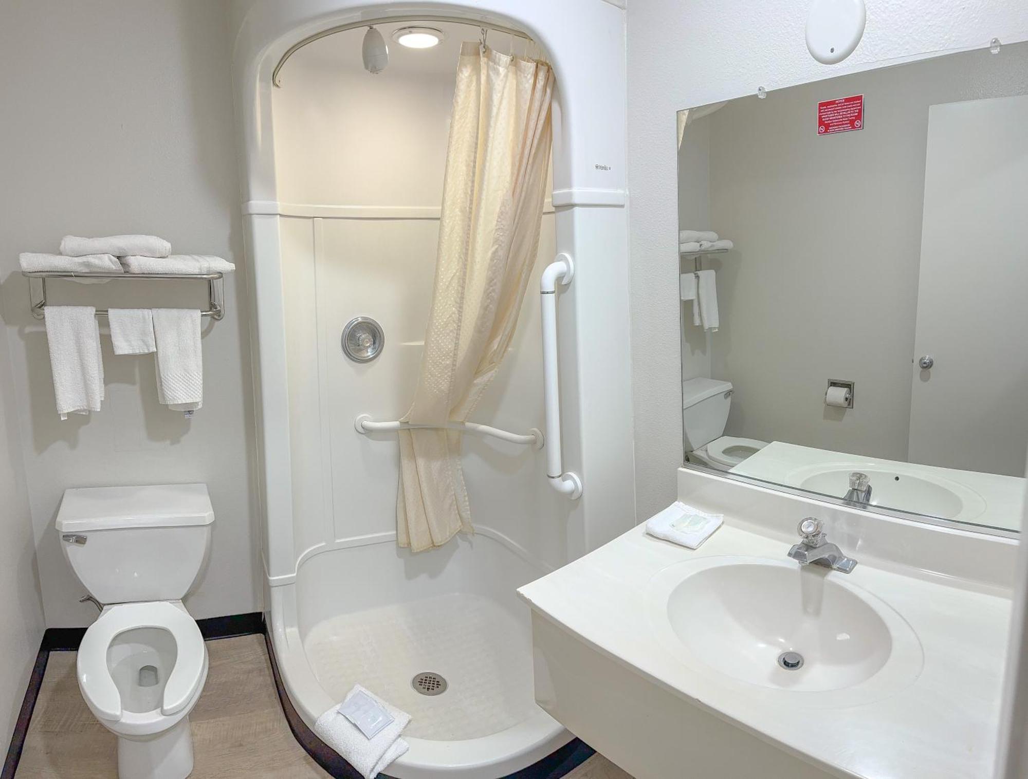 Super 7 Motel Coralville Kültér fotó