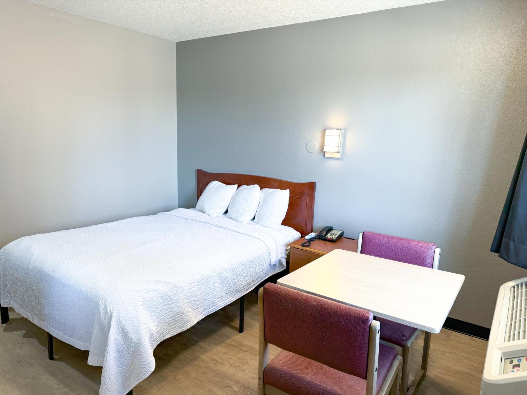 Super 7 Motel Coralville Kültér fotó