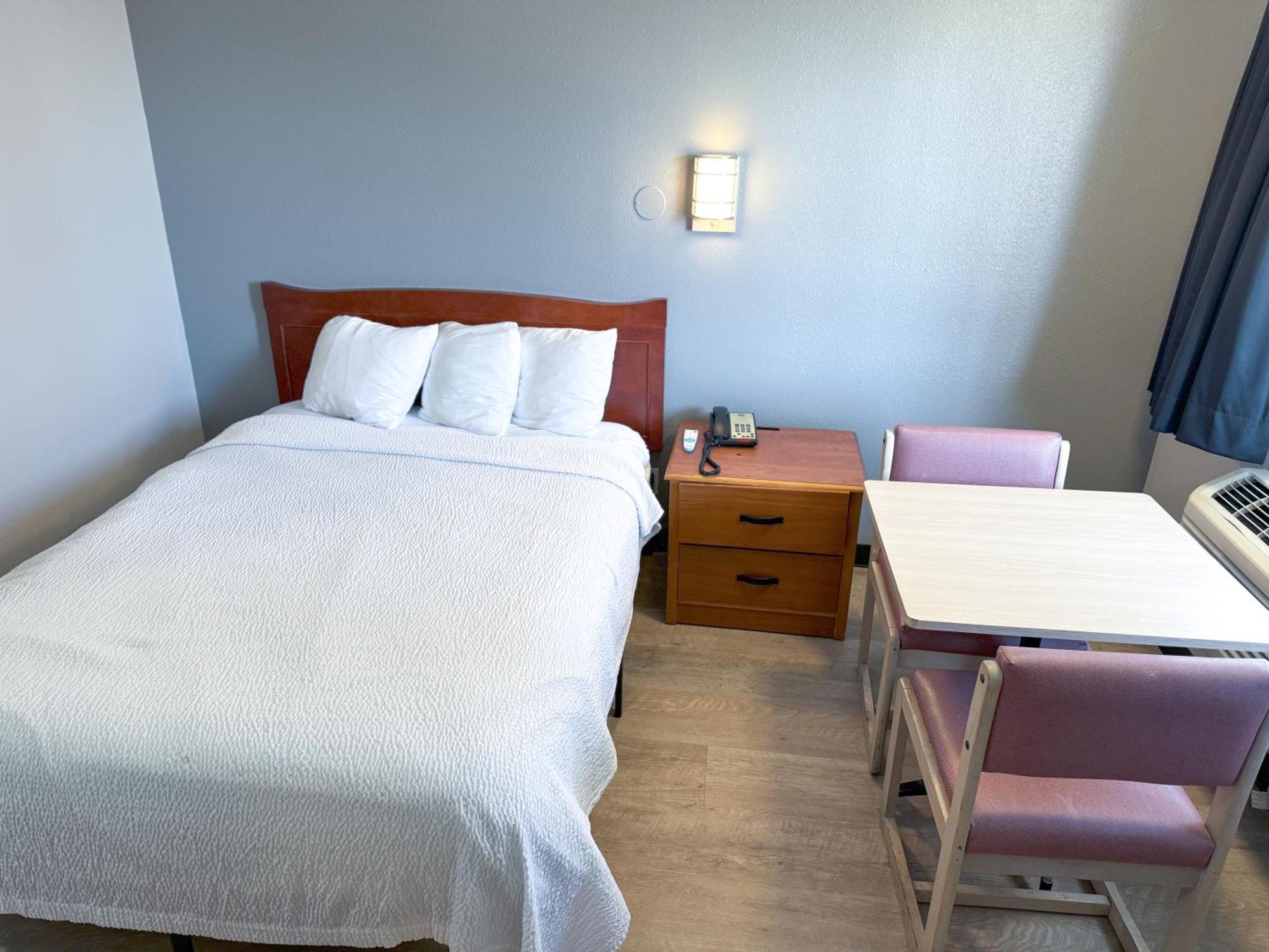 Super 7 Motel Coralville Kültér fotó