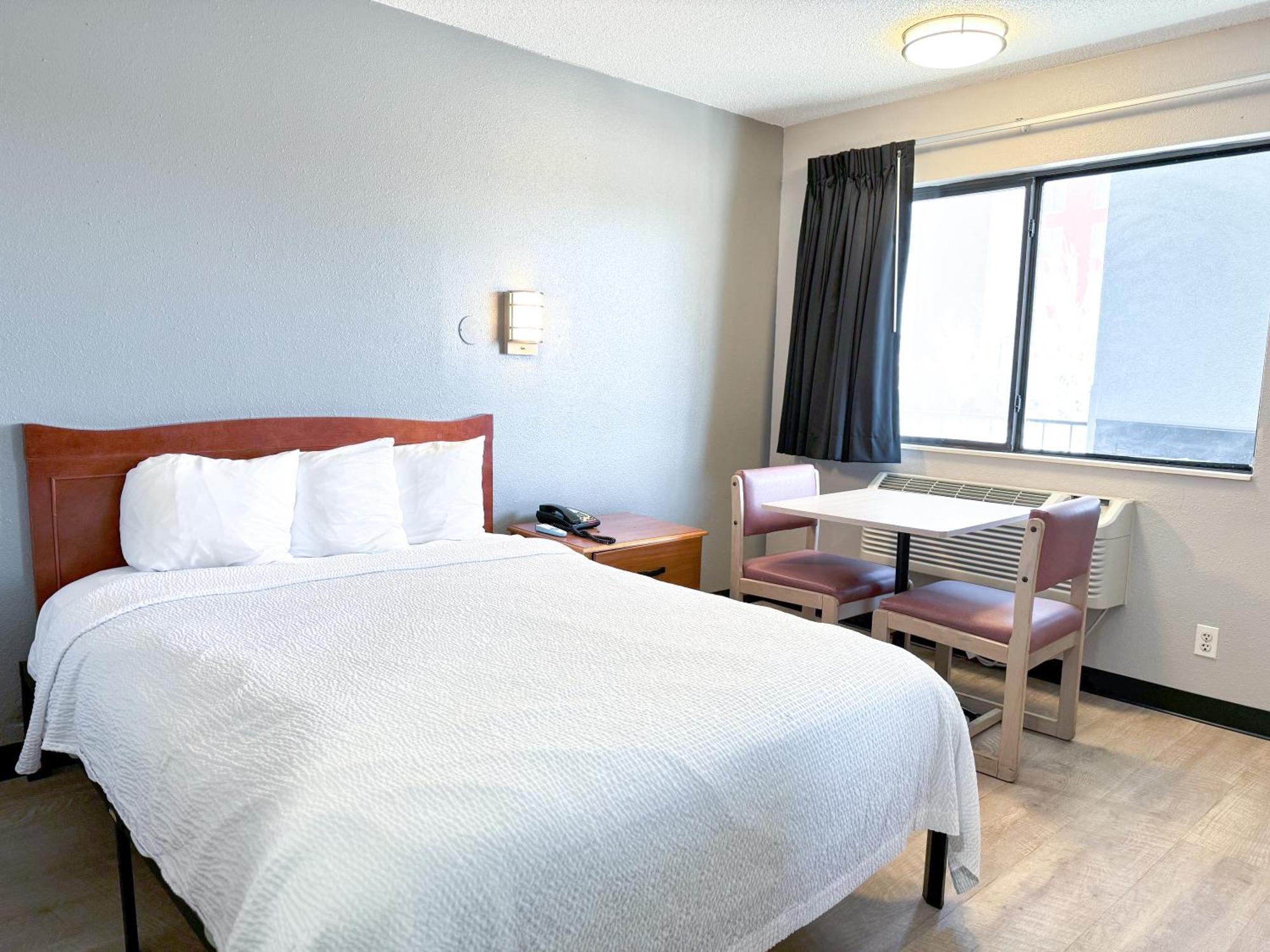 Super 7 Motel Coralville Kültér fotó