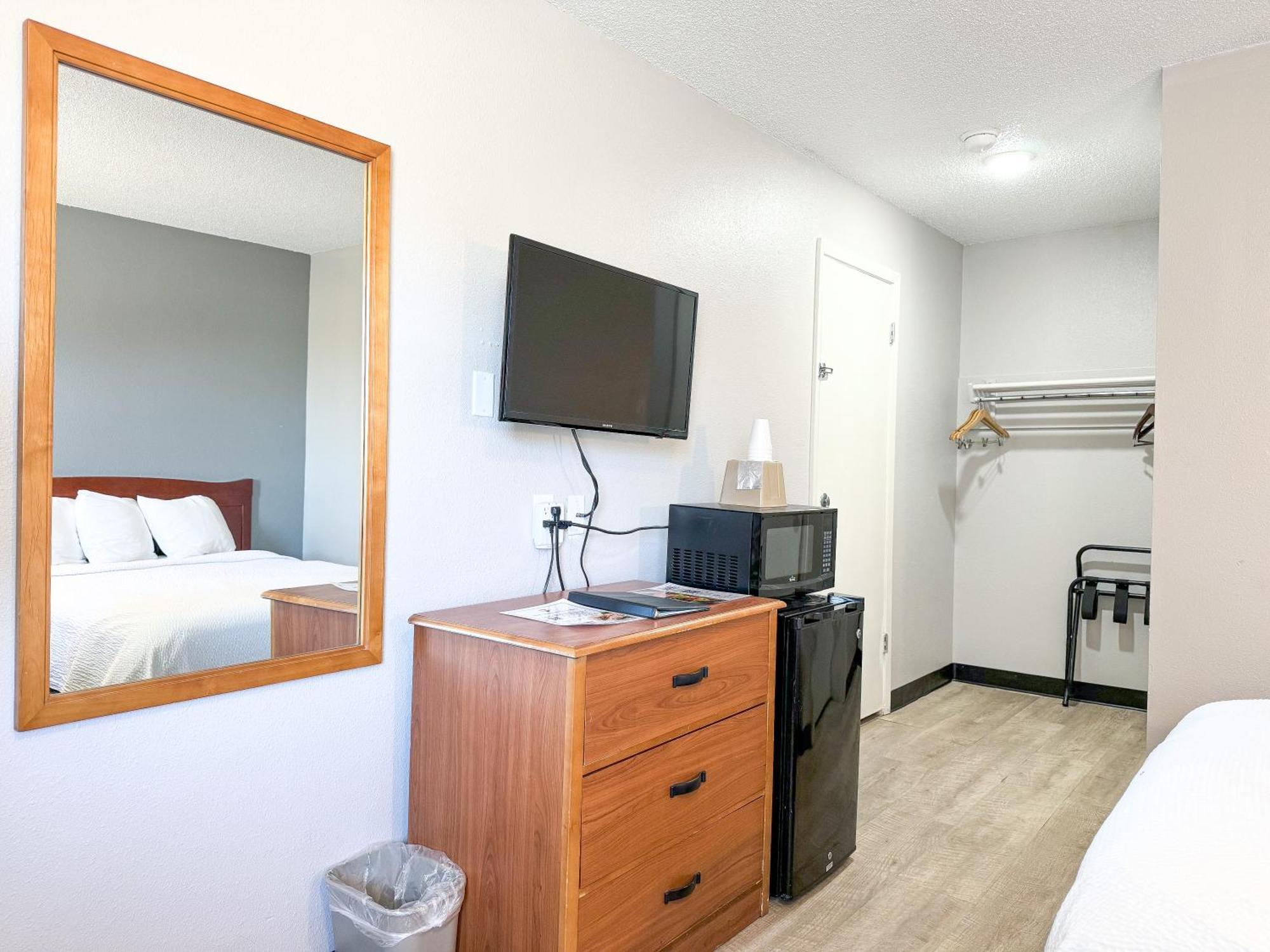 Super 7 Motel Coralville Kültér fotó