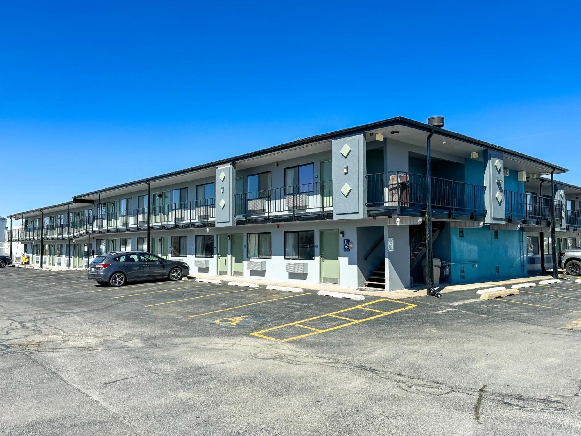 Super 7 Motel Coralville Kültér fotó